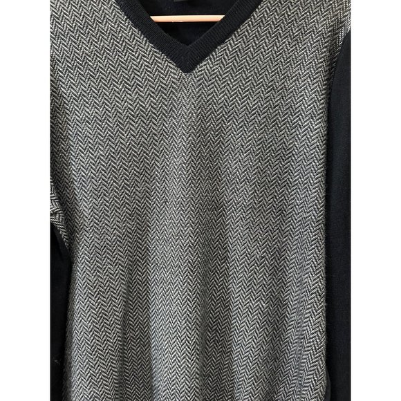 Gianetti Women’s Size Large Black Chevron Print Sweater - Picture 3 of 6